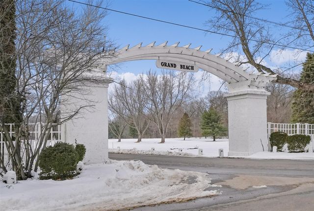 51007 Lake Park Drive, New Buffalo, MI 49117