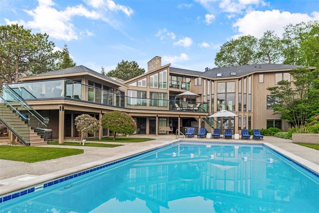 51007 Lake Park Drive, New Buffalo, MI 49117