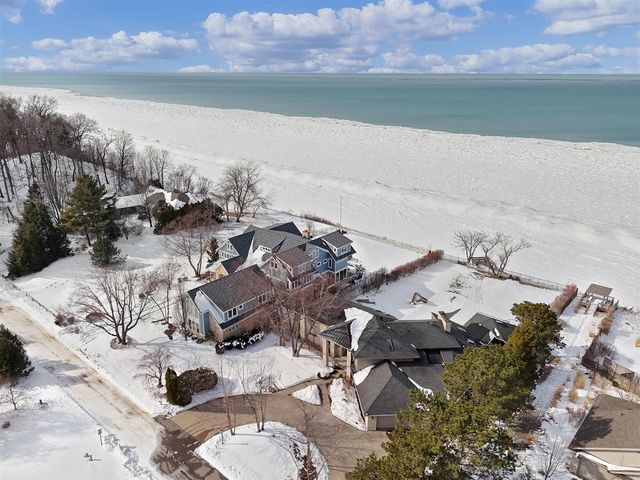 51007 Lake Park Drive, New Buffalo, MI 49117