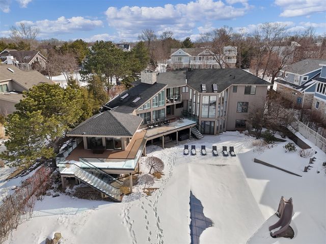 51007 Lake Park Drive, New Buffalo, MI 49117