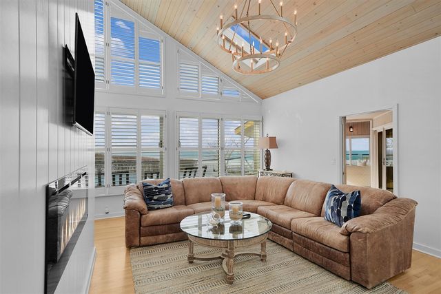 51007 Lake Park Drive, New Buffalo, MI 49117