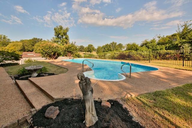 8749 N ABBOTSBURY PL, Memphis, TN 38016