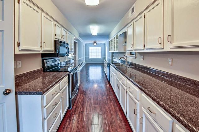 8749 N ABBOTSBURY PL, Memphis, TN 38016