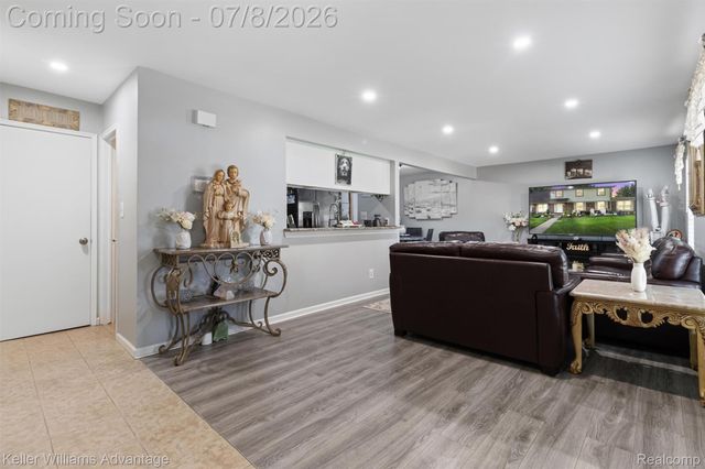 8948 Shawn Drive, Sterling Heights, MI 48312