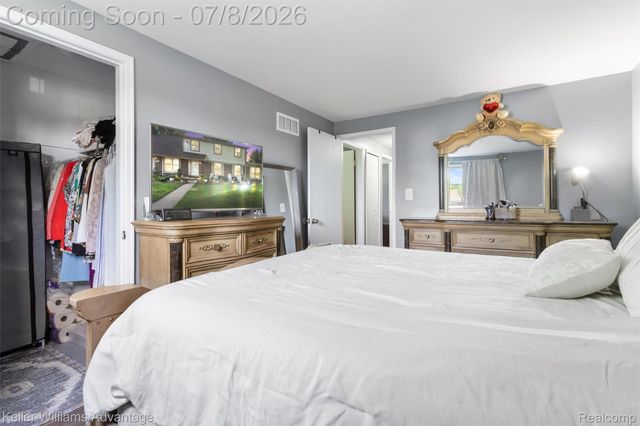 8948 Shawn Drive, Sterling Heights, MI 48312