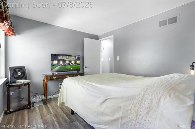 8948 Shawn Drive, Sterling Heights, MI 48312