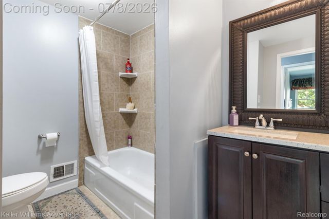 8948 Shawn Drive, Sterling Heights, MI 48312