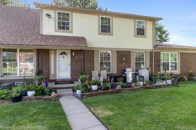 8948 Shawn Drive, Sterling Heights, MI 48312