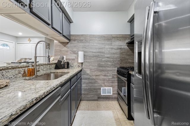 8948 Shawn Drive, Sterling Heights, MI 48312