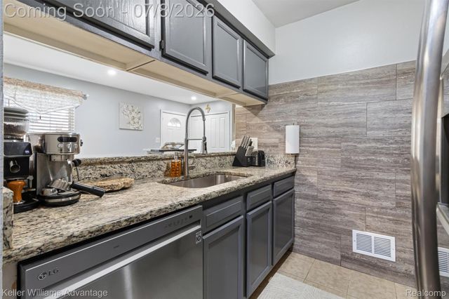 8948 Shawn Drive, Sterling Heights, MI 48312