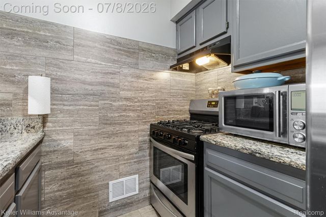 8948 Shawn Drive, Sterling Heights, MI 48312