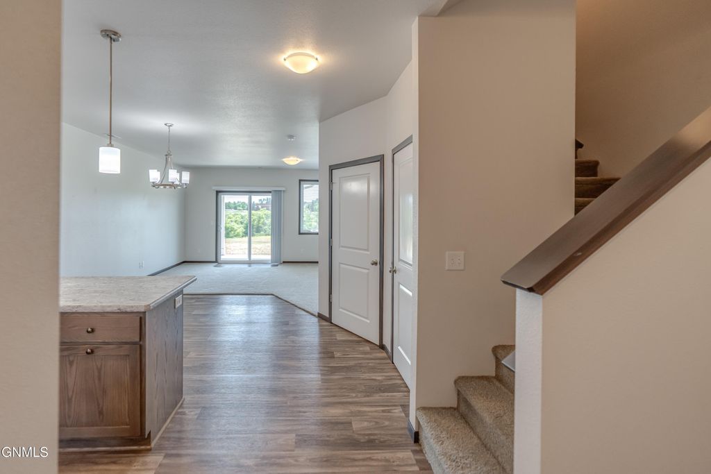 803 14th Street SE, Mandan, ND 58554 photo 4