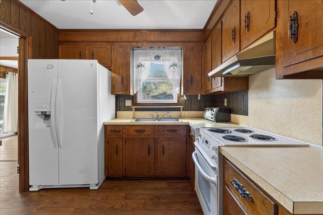 7737 Ovaldale Drive, North Charleston, SC 29418