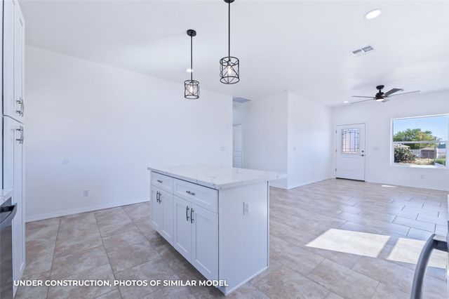 2100 E Thompson Avenue, Kingman, AZ 86409