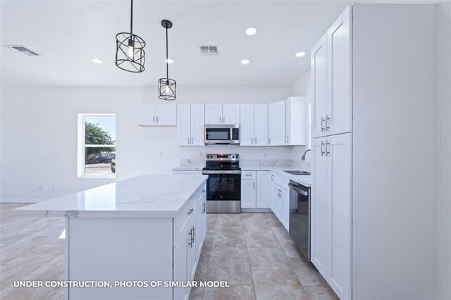 2100 E Thompson Avenue, Kingman, AZ 86409