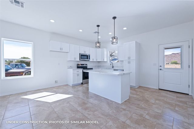 2100 E Thompson Avenue, Kingman, AZ 86409