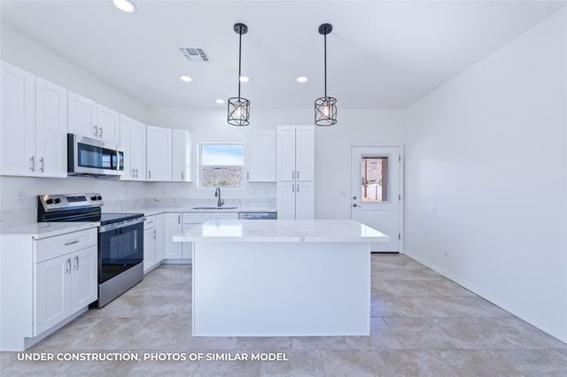 2100 E Thompson Avenue, Kingman, AZ 86409