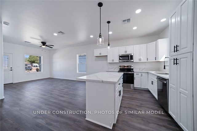 2100 E Thompson Avenue, Kingman, AZ 86409