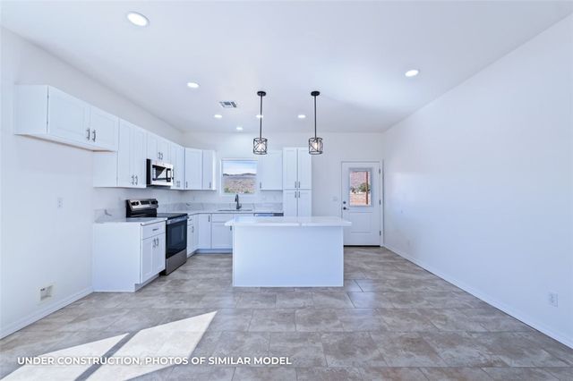 2100 E Thompson Avenue, Kingman, AZ 86409