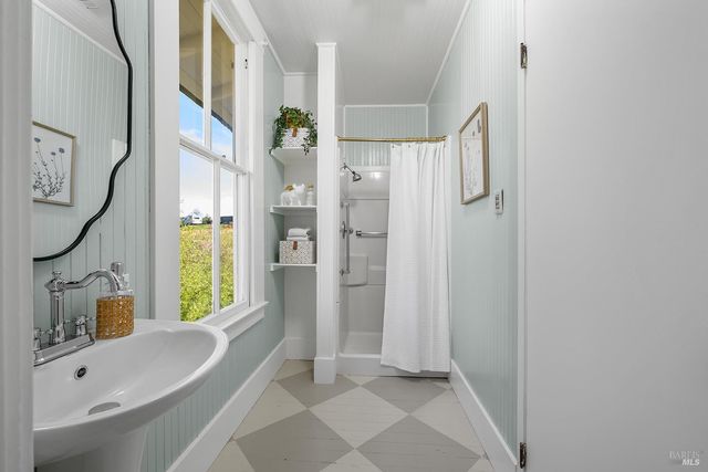 7357 Covey Rd, Forestville, CA 95436