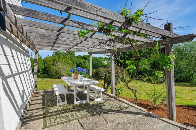 7357 Covey Rd, Forestville, CA 95436