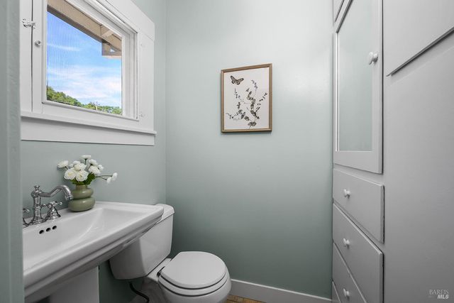 7357 Covey Rd, Forestville, CA 95436