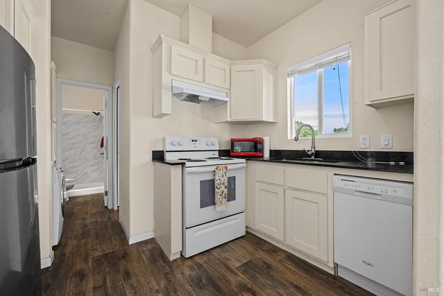 7357 Covey Rd, Forestville, CA 95436