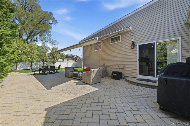44 Steven Place, Smithtown, NY 11787