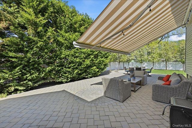 44 Steven Place, Smithtown, NY 11787