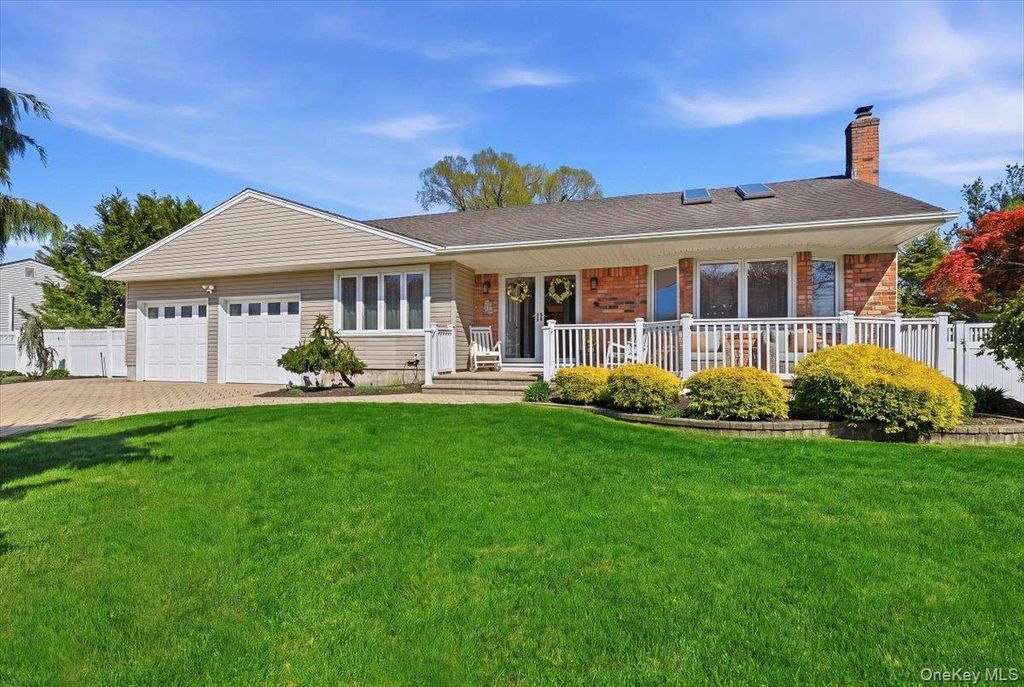 44 Steven Place, Smithtown, NY 11787