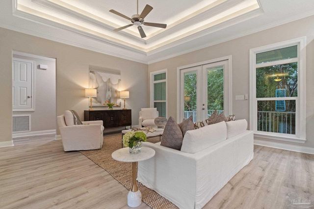 8134 Miranda St, Navarre, FL 32566