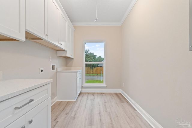 8134 Miranda St, Navarre, FL 32566