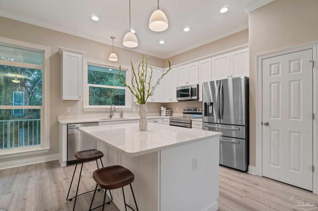 8134 Miranda St, Navarre, FL 32566