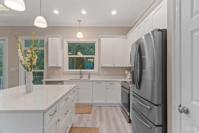 8134 Miranda St, Navarre, FL 32566