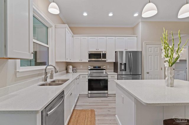 8134 Miranda St, Navarre, FL 32566