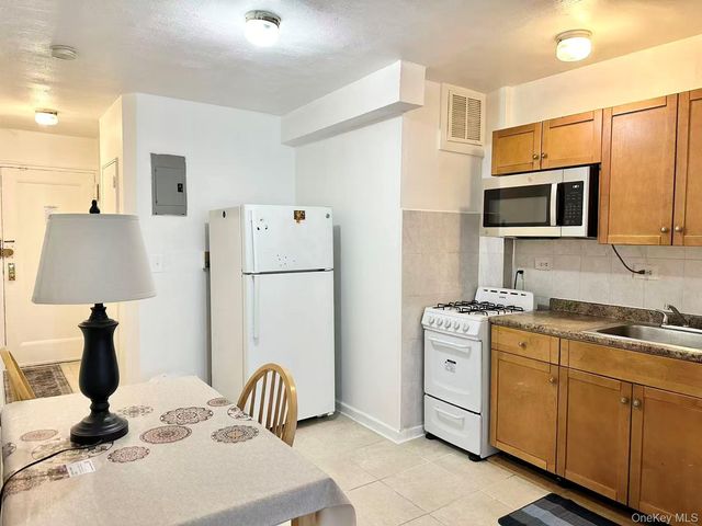 144-46 38th Avenue 2F, Flushing, NY 11354