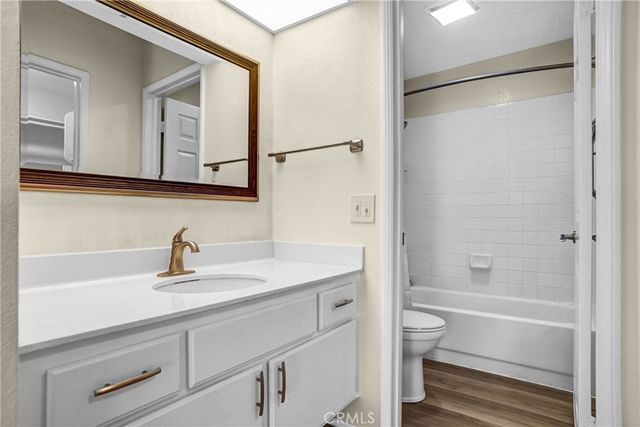 624 Indian Oak 106, Oak Park, CA 91377