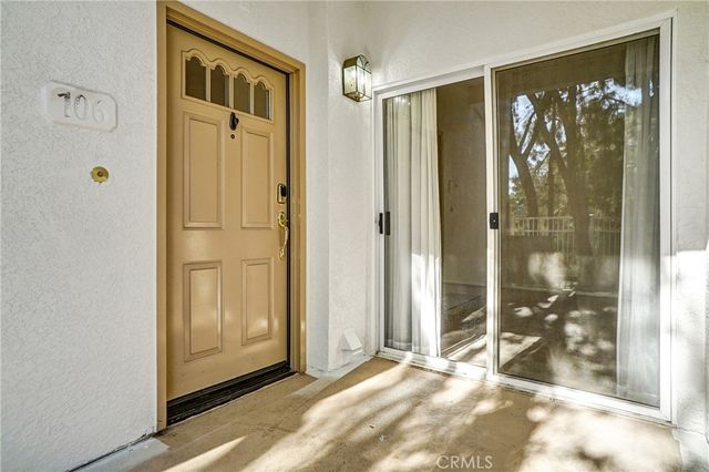624 Indian Oak 106, Oak Park, CA 91377
