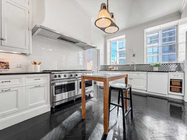 1260 N Astor Street 7, Chicago, IL 60610