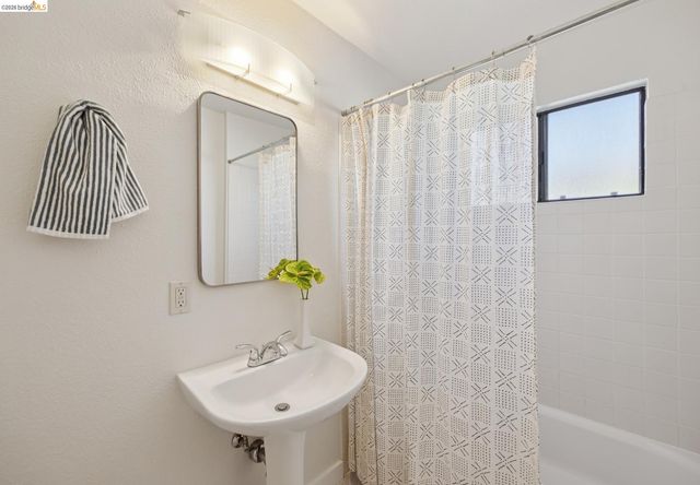 1879 Tulare Ave, Richmond, CA 94805