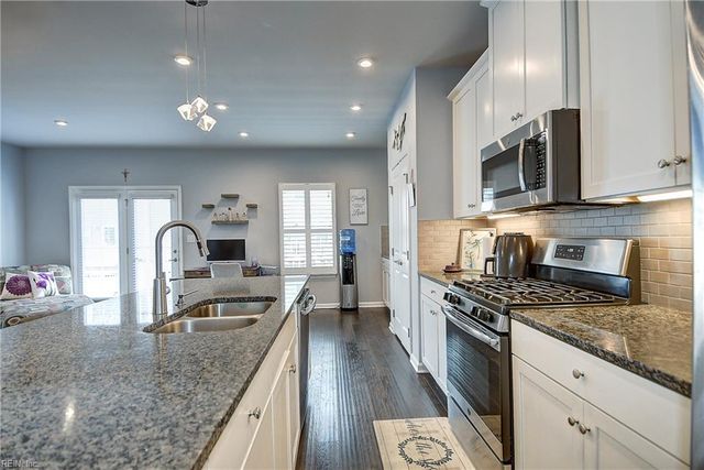 504 Clara LN, Virginia Beach, VA 23451