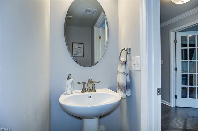 504 Clara LN, Virginia Beach, VA 23451