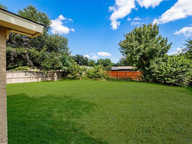 326 Bluebonnet Trail, Garland, TX 75043