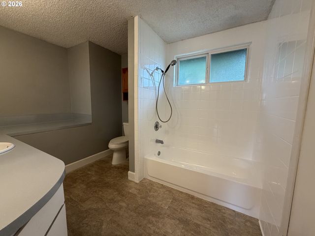 11530 Sw TIGARD Dr, Portland, OR 97223