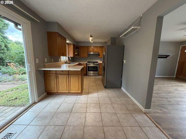 11530 Sw TIGARD Dr, Portland, OR 97223