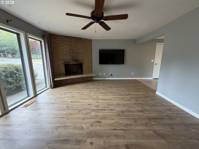 11530 Sw TIGARD Dr, Portland, OR 97223