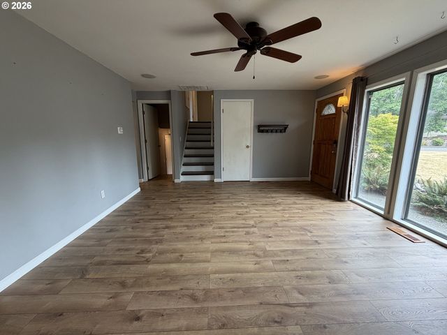 11530 Sw TIGARD Dr, Portland, OR 97223
