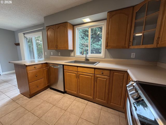 11530 Sw TIGARD Dr, Portland, OR 97223