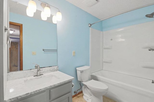 212 Tjaden St, Kechi, KS 67067