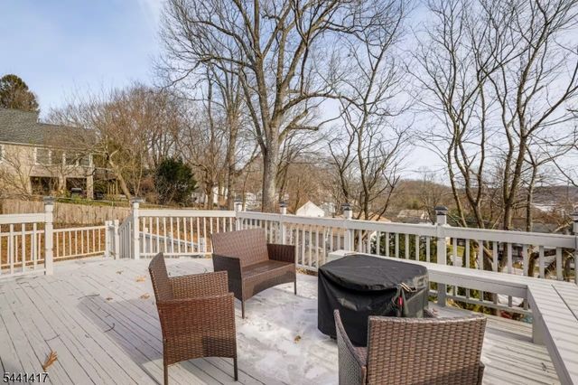 10 Ridge Rd, Stanhope Boro, NJ 07874